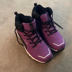 Hiking boots-waterproof